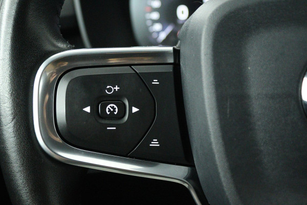 Volvo XC40 1.5 T3 Momentum Pro (TREKHAAK, H&K AUDIO, STOELVERWARMING, AUTOMAAT, ACHTERUITRIJCAMERA, PARKEERSENSOREN) Volvo XC40 1.5 T3 Momentum Pro (TREKHAAK, H&K AUDIO, STOELVERWARMING, AUTOMAAT, ACHTERUITRIJCAMERA, PARKEERSENSOREN)