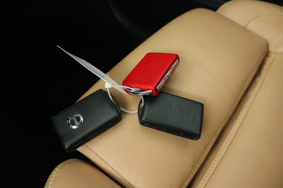 Volvo XC40 1.5 T3 Momentum Pro (TREKHAAK, H&K AUDIO, STOELVERWARMING, AUTOMAAT, ACHTERUITRIJCAMERA, PARKEERSENSOREN) Volvo XC40 1.5 T3 Momentum Pro (TREKHAAK, H&K AUDIO, STOELVERWARMING, AUTOMAAT, ACHTERUITRIJCAMERA, PARKEERSENSOREN)