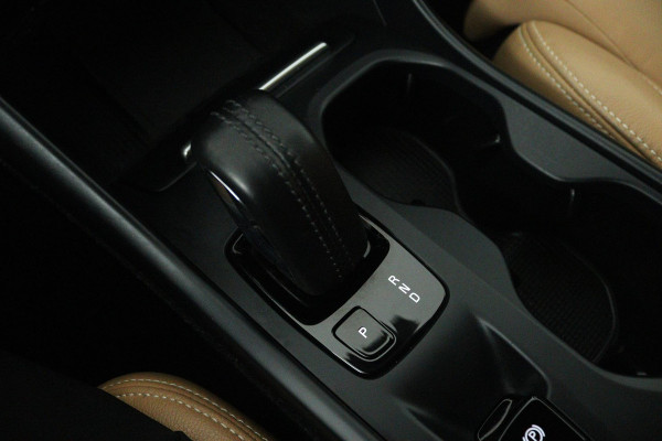 Volvo XC40 1.5 T3 Momentum Pro (TREKHAAK, H&K AUDIO, STOELVERWARMING, AUTOMAAT, ACHTERUITRIJCAMERA, PARKEERSENSOREN) Volvo XC40 1.5 T3 Momentum Pro (TREKHAAK, H&K AUDIO, STOELVERWARMING, AUTOMAAT, ACHTERUITRIJCAMERA, PARKEERSENSOREN)