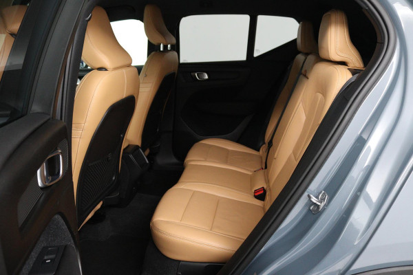 Volvo XC40 1.5 T3 Momentum Pro (TREKHAAK, H&K AUDIO, STOELVERWARMING, AUTOMAAT, ACHTERUITRIJCAMERA, PARKEERSENSOREN) Volvo XC40 1.5 T3 Momentum Pro (TREKHAAK, H&K AUDIO, STOELVERWARMING, AUTOMAAT, ACHTERUITRIJCAMERA, PARKEERSENSOREN)