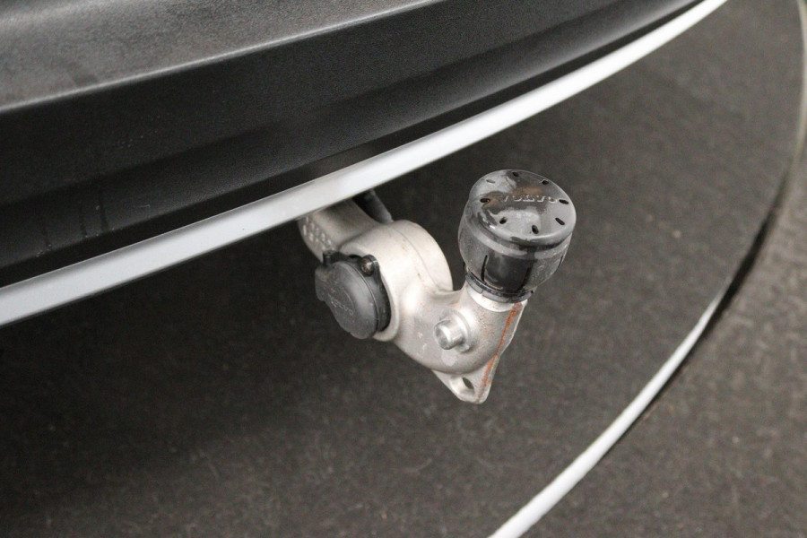 Volvo XC40 1.5 T3 Momentum Pro (TREKHAAK, H&K AUDIO, STOELVERWARMING, AUTOMAAT, ACHTERUITRIJCAMERA, PARKEERSENSOREN) Volvo XC40 1.5 T3 Momentum Pro (TREKHAAK, H&K AUDIO, STOELVERWARMING, AUTOMAAT, ACHTERUITRIJCAMERA, PARKEERSENSOREN)