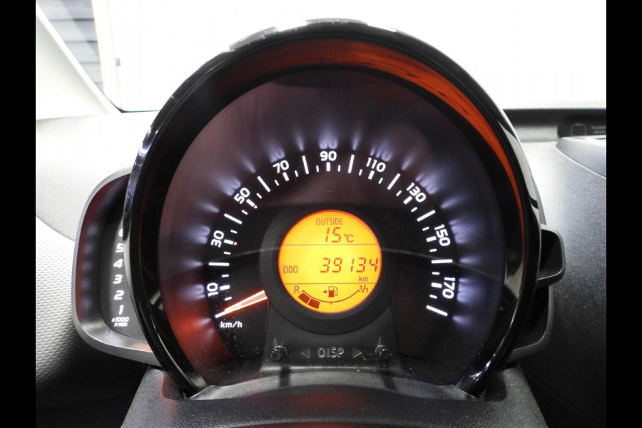 Peugeot 108 1.0 e-VTi Dynamic Techno NAVI-APP/CAMERA/AIRCO/BLUETOOTH! Peugeot 108 1.0 e-VTi Dynamic Techno NAVI-APP/CAMERA/AIRCO/BLUETOOTH!