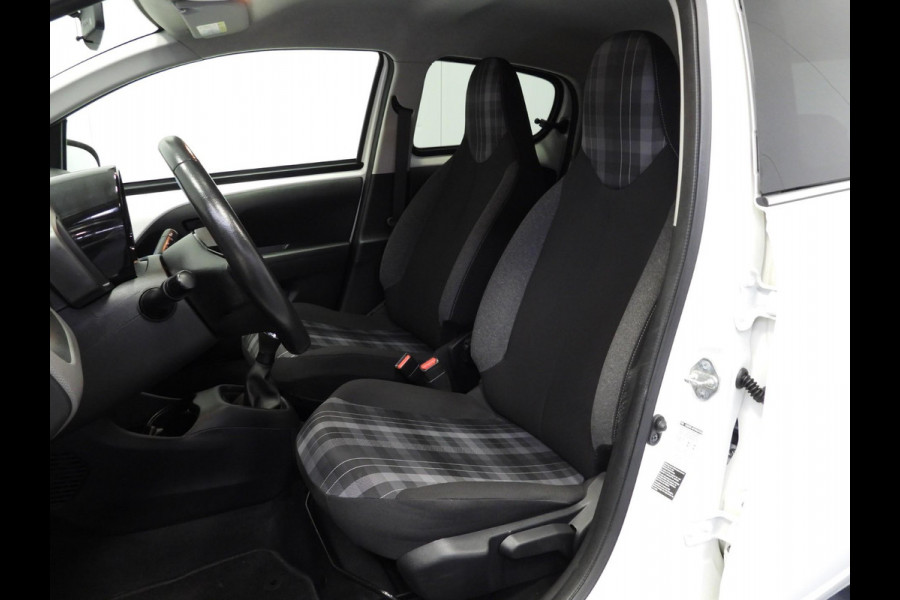 Peugeot 108 1.0 e-VTi Dynamic Techno NAVI-APP/CAMERA/AIRCO/BLUETOOTH! Peugeot 108 1.0 e-VTi Dynamic Techno NAVI-APP/CAMERA/AIRCO/BLUETOOTH!