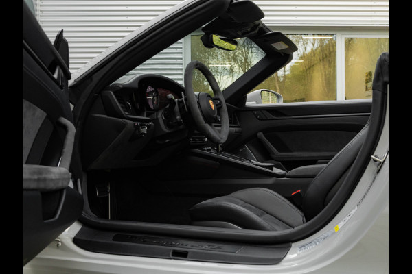 Porsche 911 Cabrio 3.0 Carrera GTS - Burmester Audio - Matrix LED - ACC Porsche 911 Cabrio 3.0 Carrera GTS - Burmester Audio - Matrix LED - ACC