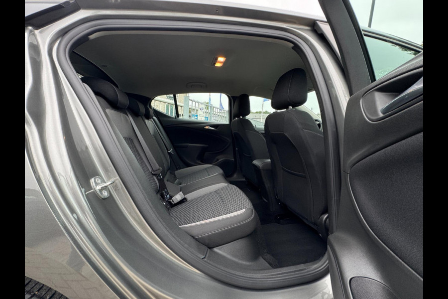 Opel Astra 1.2 Edition TREKHAAK / NL AUTO / CAMERA / CRUISE / CARPLAY / ECC / NAVI / LMV / 110KW Opel Astra 1.2 Edition TREKHAAK / NL AUTO / CAMERA / CRUISE / CARPLAY / ECC / NAVI / LMV / 110KW