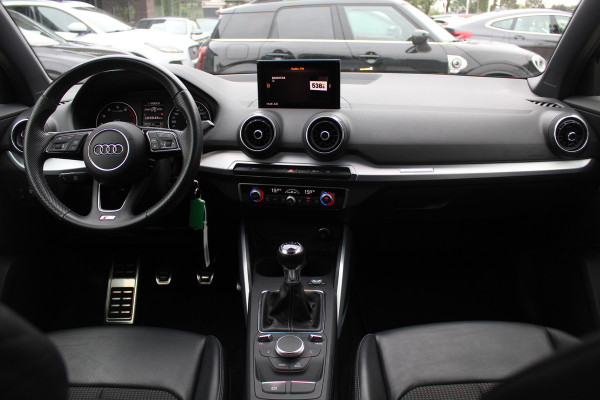 Audi Q2 30 TFSI Sport 3x S-line / Trekhaak / Navigatie / Parkeerhulp achter / 17'' / Getint glas / Cruise Control
