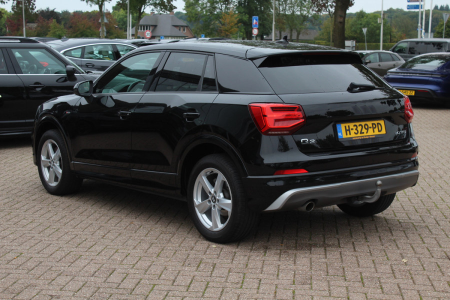 Audi Q2 30 TFSI Sport 3x S-line / Trekhaak / Navigatie / Parkeerhulp achter / 17'' / Getint glas / Cruise Control