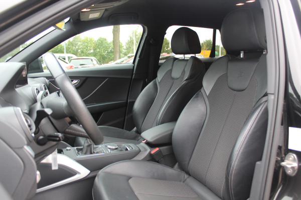 Audi Q2 30 TFSI Sport 3x S-line / Trekhaak / Navigatie / Parkeerhulp achter / 17'' / Getint glas / Cruise Control