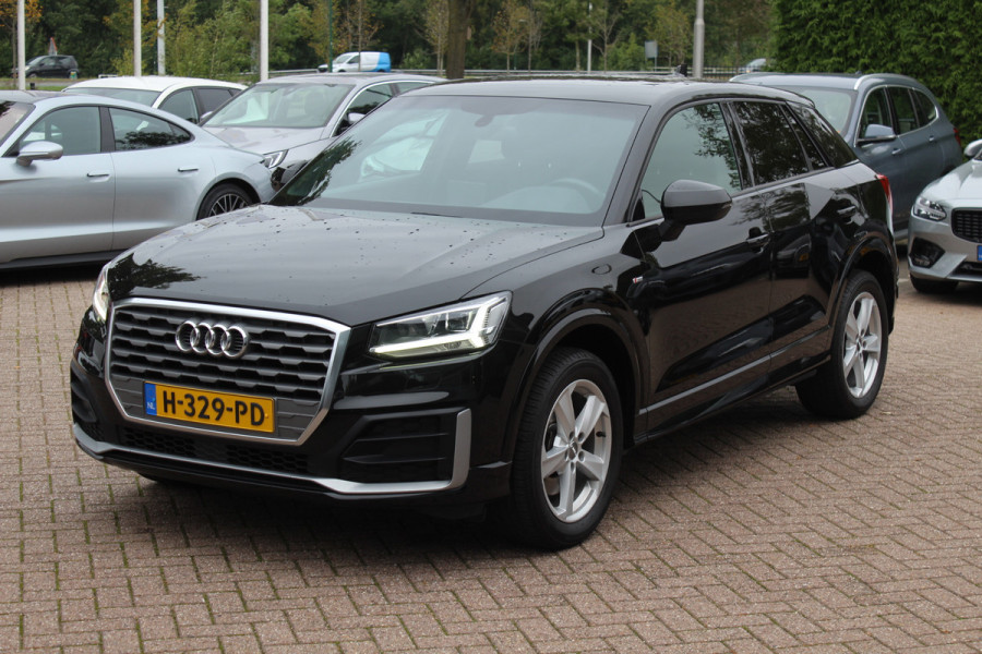 Audi Q2 30 TFSI Sport 3x S-line / Trekhaak / Navigatie / Parkeerhulp achter / 17'' / Getint glas / Cruise Control
