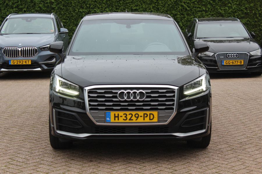 Audi Q2 30 TFSI Sport 3x S-line / Trekhaak / Navigatie / Parkeerhulp achter / 17'' / Getint glas / Cruise Control