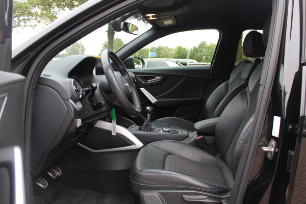 Audi Q2 30 TFSI Sport 3x S-line / Trekhaak / Navigatie / Parkeerhulp achter / 17'' / Getint glas / Cruise Control