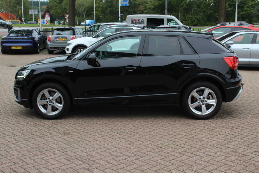 Audi Q2 30 TFSI Sport 3x S-line / Trekhaak / Navigatie / Parkeerhulp achter / 17'' / Getint glas / Cruise Control