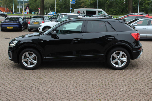 Audi Q2 30 TFSI Sport 3x S-line / Trekhaak / Navigatie / Parkeerhulp achter / 17'' / Getint glas / Cruise Control