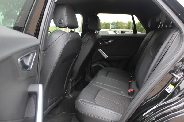Audi Q2 30 TFSI Sport 3x S-line / Trekhaak / Navigatie / Parkeerhulp achter / 17'' / Getint glas / Cruise Control
