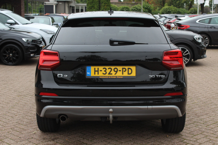 Audi Q2 30 TFSI Sport 3x S-line / Trekhaak / Navigatie / Parkeerhulp achter / 17'' / Getint glas / Cruise Control
