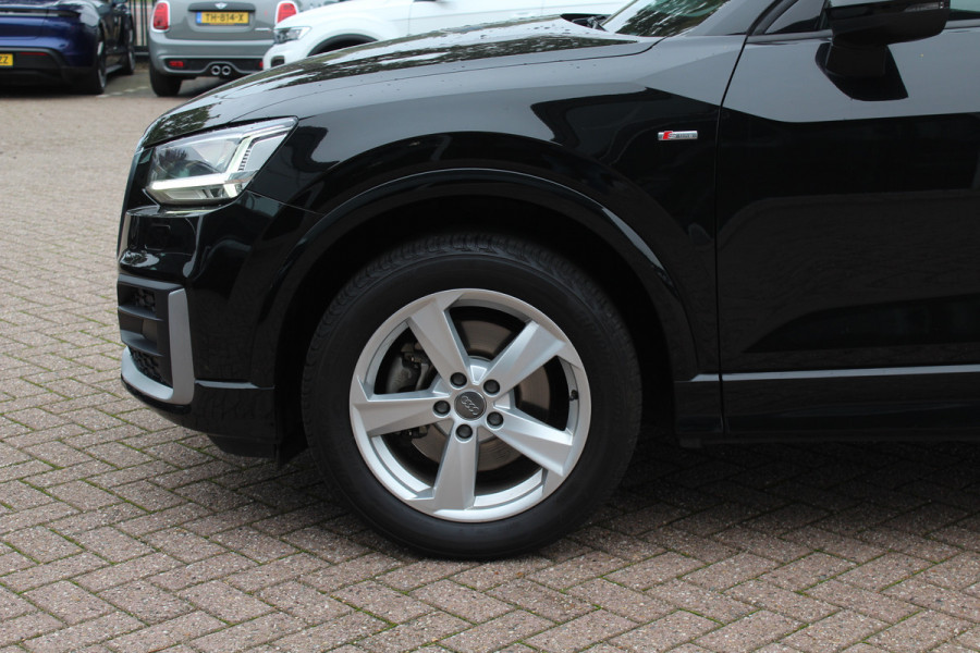Audi Q2 30 TFSI Sport 3x S-line / Trekhaak / Navigatie / Parkeerhulp achter / 17'' / Getint glas / Cruise Control
