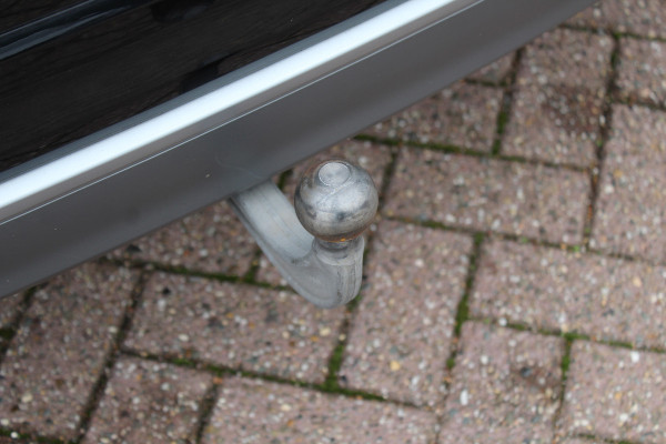 Audi Q2 30 TFSI Sport 3x S-line / Trekhaak / Navigatie / Parkeerhulp achter / 17'' / Getint glas / Cruise Control