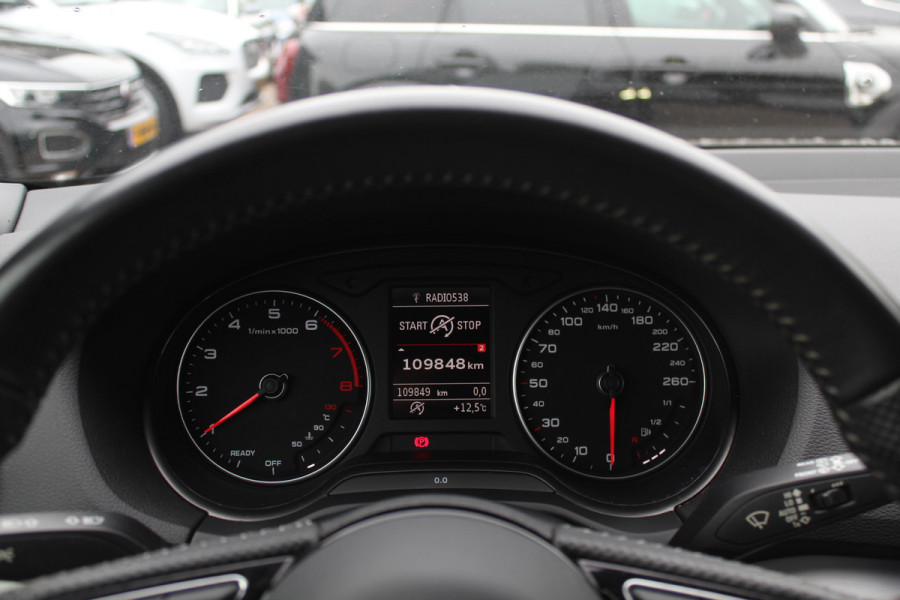 Audi Q2 30 TFSI Sport 3x S-line / Trekhaak / Navigatie / Parkeerhulp achter / 17'' / Getint glas / Cruise Control