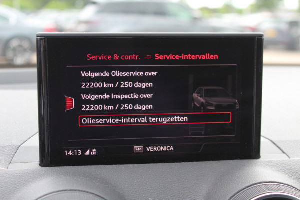 Audi Q2 30 TFSI Sport 3x S-line / Trekhaak / Navigatie / Parkeerhulp achter / 17'' / Getint glas / Cruise Control