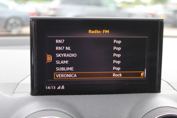 Audi Q2 30 TFSI Sport 3x S-line / Trekhaak / Navigatie / Parkeerhulp achter / 17'' / Getint glas / Cruise Control