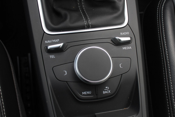 Audi Q2 30 TFSI Sport 3x S-line / Trekhaak / Navigatie / Parkeerhulp achter / 17'' / Getint glas / Cruise Control