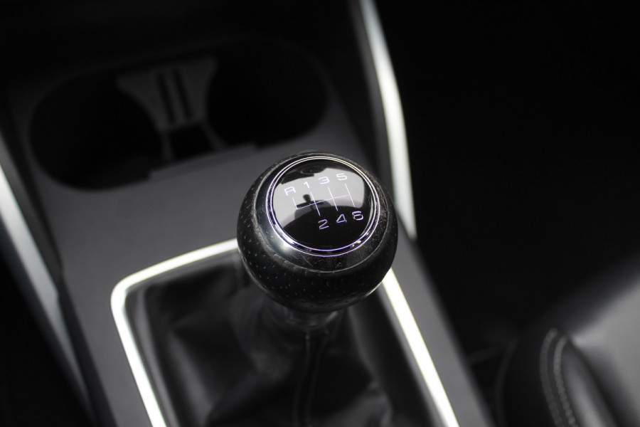 Audi Q2 30 TFSI Sport 3x S-line / Trekhaak / Navigatie / Parkeerhulp achter / 17'' / Getint glas / Cruise Control