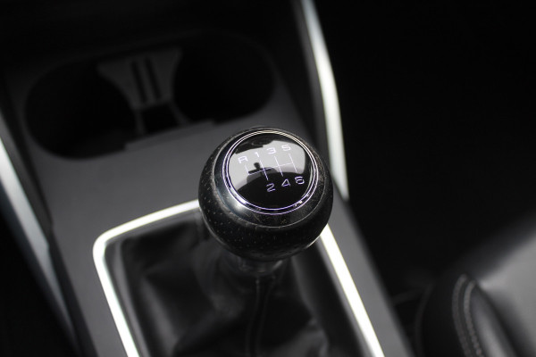 Audi Q2 30 TFSI Sport 3x S-line / Trekhaak / Navigatie / Parkeerhulp achter / 17'' / Getint glas / Cruise Control