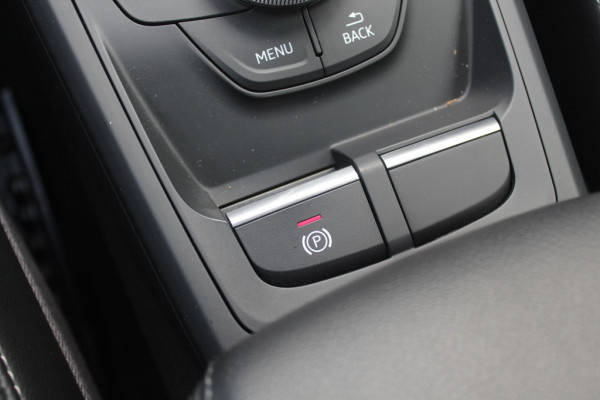 Audi Q2 30 TFSI Sport 3x S-line / Trekhaak / Navigatie / Parkeerhulp achter / 17'' / Getint glas / Cruise Control