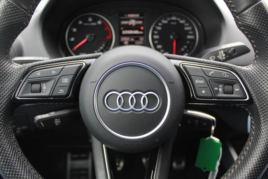 Audi Q2 30 TFSI Sport 3x S-line / Trekhaak / Navigatie / Parkeerhulp achter / 17'' / Getint glas / Cruise Control