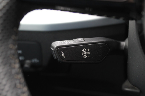 Audi Q2 30 TFSI Sport 3x S-line / Trekhaak / Navigatie / Parkeerhulp achter / 17'' / Getint glas / Cruise Control