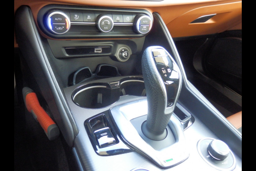 Alfa Romeo Giulia 2.2 Sprint I Automaat I 240 pk* I Schuif/kantel dak I Adp. crui