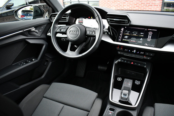 Audi A3 Sportback 40 TFSI e S-Line Pano ACC S-zetels 18inch Audi A3 Sportback 40 TFSI e S-Line Pano ACC S-zetels 18inch