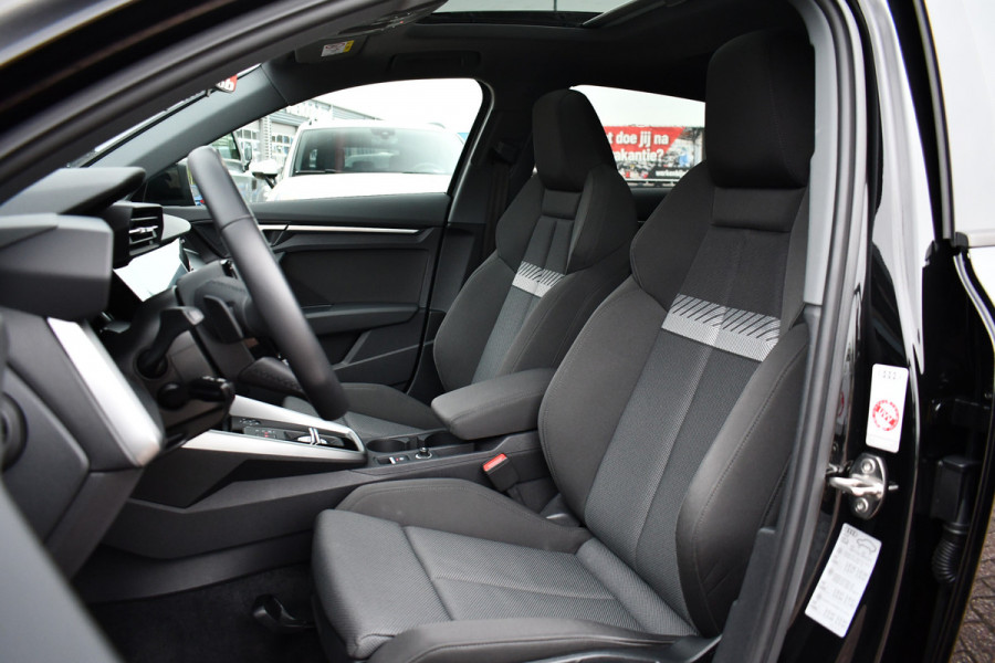 Audi A3 Sportback 40 TFSI e S-Line Pano ACC S-zetels 18inch Audi A3 Sportback 40 TFSI e S-Line Pano ACC S-zetels 18inch