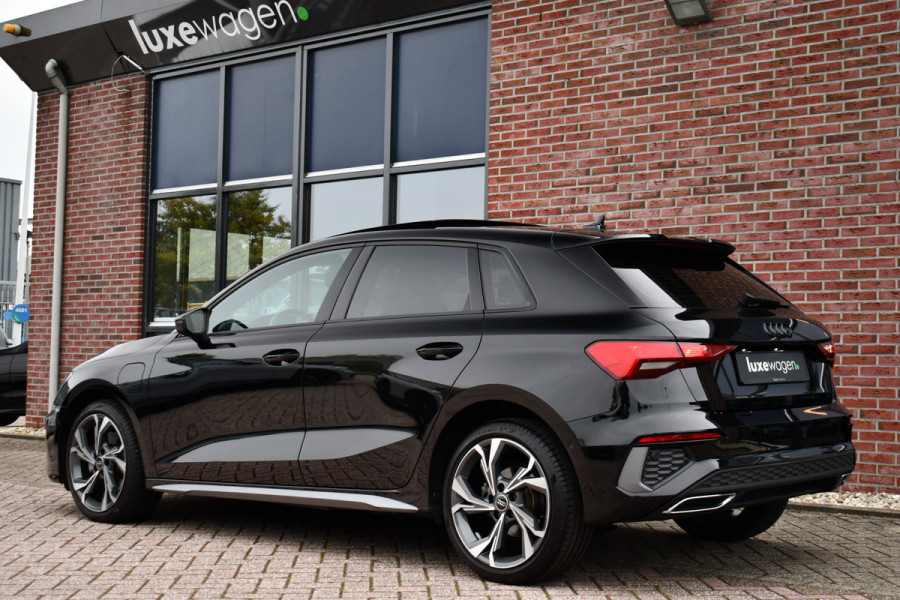 Audi A3 Sportback 40 TFSI e S-Line Pano ACC S-zetels 18inch Audi A3 Sportback 40 TFSI e S-Line Pano ACC S-zetels 18inch