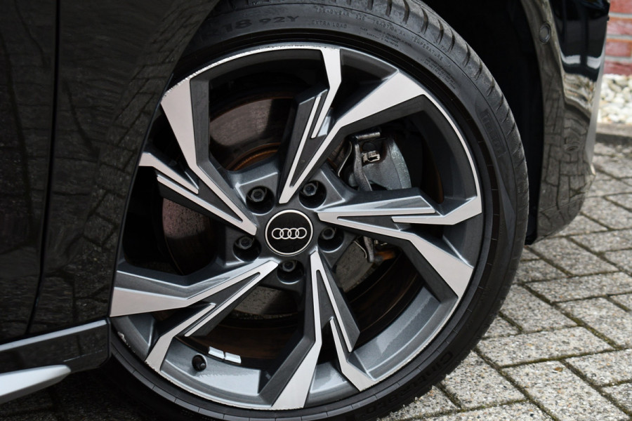 Audi A3 Sportback 40 TFSI e S-Line Pano ACC S-zetels 18inch Audi A3 Sportback 40 TFSI e S-Line Pano ACC S-zetels 18inch