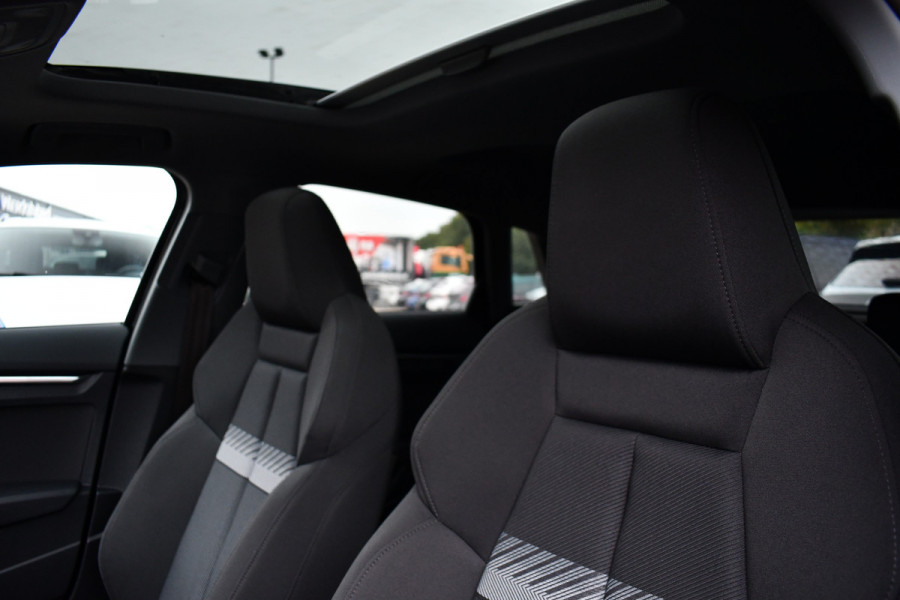 Audi A3 Sportback 40 TFSI e S-Line Pano ACC S-zetels 18inch Audi A3 Sportback 40 TFSI e S-Line Pano ACC S-zetels 18inch