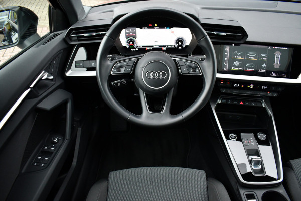 Audi A3 Sportback 40 TFSI e S-Line Pano ACC S-zetels 18inch Audi A3 Sportback 40 TFSI e S-Line Pano ACC S-zetels 18inch