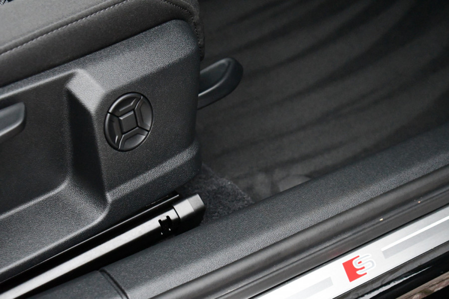 Audi A3 Sportback 40 TFSI e S-Line Pano ACC S-zetels 18inch Audi A3 Sportback 40 TFSI e S-Line Pano ACC S-zetels 18inch