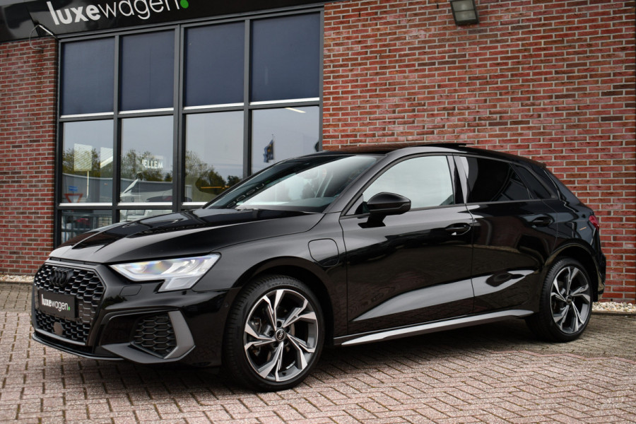 Audi A3 Sportback 40 TFSI e S-Line Pano ACC S-zetels 18inch Audi A3 Sportback 40 TFSI e S-Line Pano ACC S-zetels 18inch