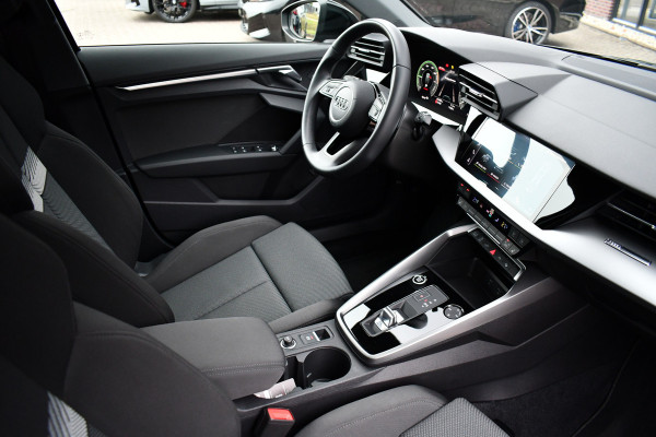 Audi A3 Sportback 40 TFSI e S-Line Pano ACC S-zetels 18inch Audi A3 Sportback 40 TFSI e S-Line Pano ACC S-zetels 18inch