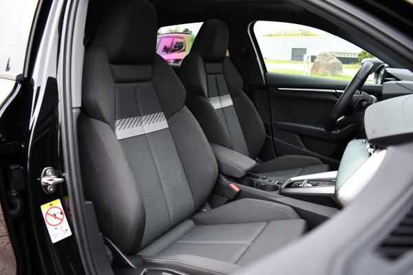 Audi A3 Sportback 40 TFSI e S-Line Pano ACC S-zetels 18inch Audi A3 Sportback 40 TFSI e S-Line Pano ACC S-zetels 18inch