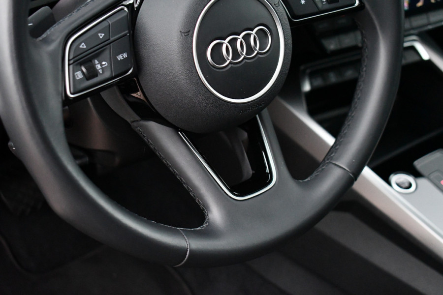 Audi A3 Sportback 40 TFSI e S-Line Pano ACC S-zetels 18inch Audi A3 Sportback 40 TFSI e S-Line Pano ACC S-zetels 18inch