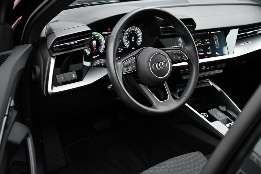Audi A3 Sportback 40 TFSI e S-Line Pano ACC S-zetels 18inch Audi A3 Sportback 40 TFSI e S-Line Pano ACC S-zetels 18inch