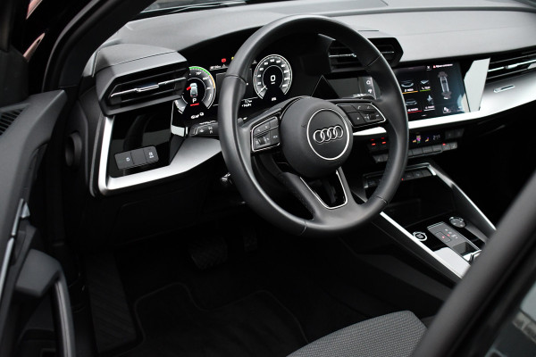 Audi A3 Sportback 40 TFSI e S-Line Pano ACC S-zetels 18inch Audi A3 Sportback 40 TFSI e S-Line Pano ACC S-zetels 18inch