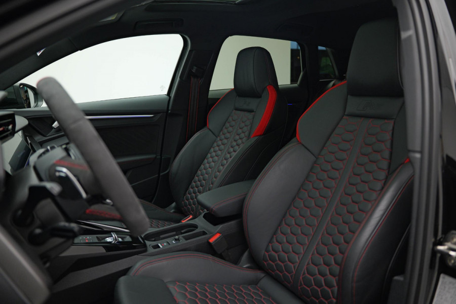 Audi RS3 Sportback 2.5 TFSI quattro |Keramisch|Pano|360|Carbon|HUD|B&O|Memory| Audi RS3 Sportback 2.5 TFSI quattro |Keramisch|Pano|360|Carbon|HUD|B&O|Memory|