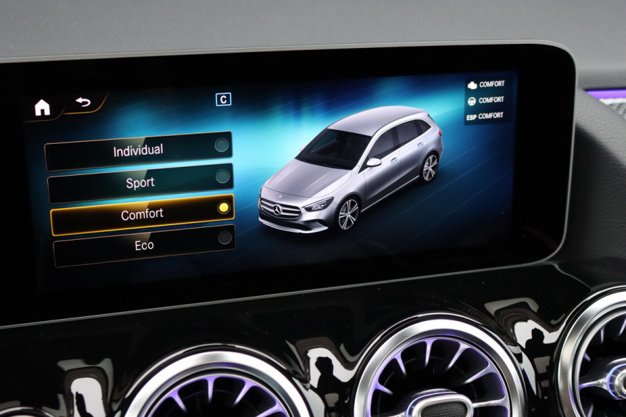 Mercedes-Benz B-Klasse 220 AMG Line Premium+ | Panoramadak | Augmented Reality | Advanced Sound System | Keyless Go | Cruise Control | Stoelverwarming | Dodehoekassistent | Nightpakket |