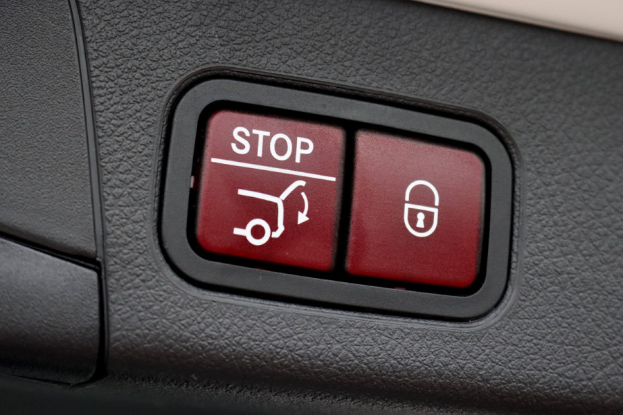 Mercedes-Benz B-Klasse 220 AMG Line Premium+ | Panoramadak | Augmented Reality | Advanced Sound System | Keyless Go | Cruise Control | Stoelverwarming | Dodehoekassistent | Nightpakket |