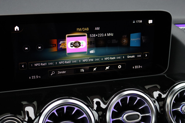 Mercedes-Benz B-Klasse 220 AMG Line Premium+ | Panoramadak | Augmented Reality | Advanced Sound System | Keyless Go | Cruise Control | Stoelverwarming | Dodehoekassistent | Nightpakket |