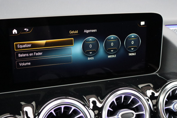 Mercedes-Benz B-Klasse 220 AMG Line Premium+ | Panoramadak | Augmented Reality | Advanced Sound System | Keyless Go | Cruise Control | Stoelverwarming | Dodehoekassistent | Nightpakket |