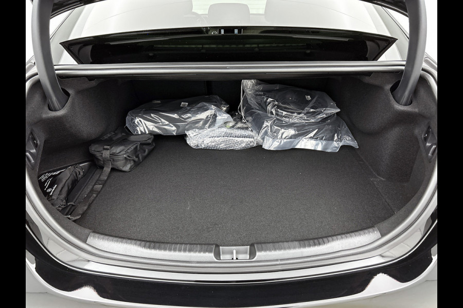 Mercedes-Benz C-Klasse 300 e Business Solution AMG | Multicontourstoelen voor | Burmester® 3D surround sound system | AIR BALANCE pakket | Winter pakket | Stoelventilatie/- verwarming voor | Walnotenhout |